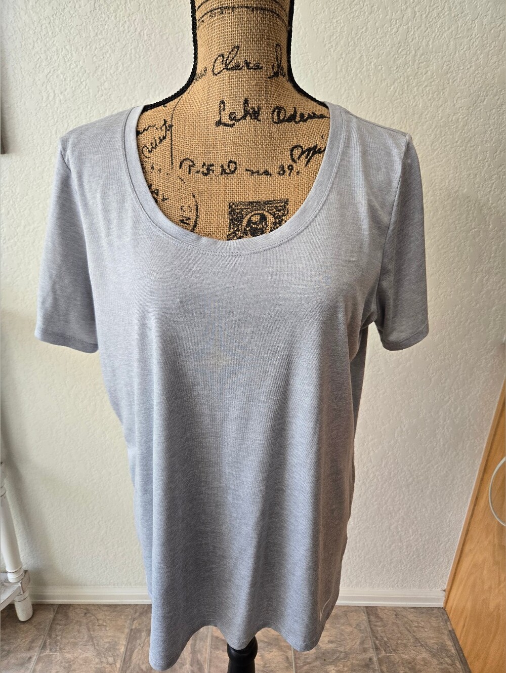 Nike Dri-Fit Light Gray Scoop Neck Short Sleeve Tee
